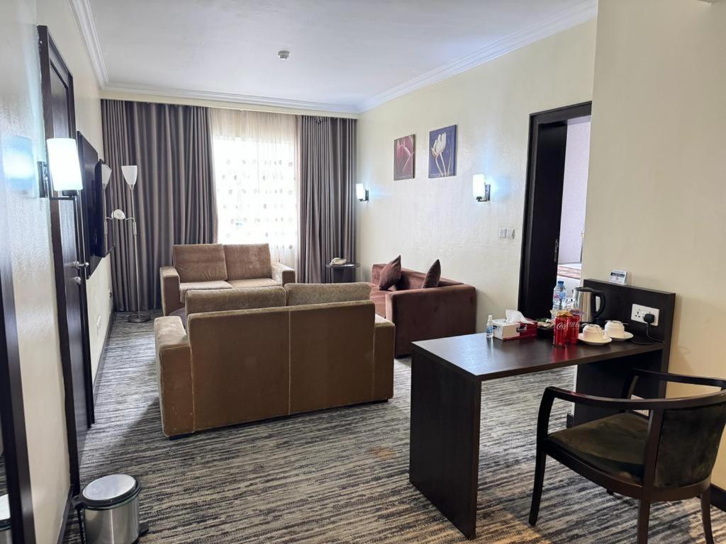 Hotel Golden Tulip Ibadan Extérieur photo
