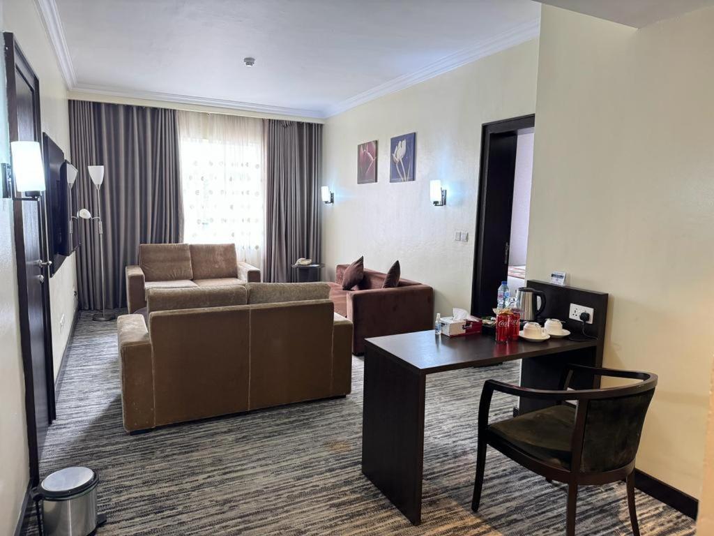 Hotel Golden Tulip Ibadan Extérieur photo
