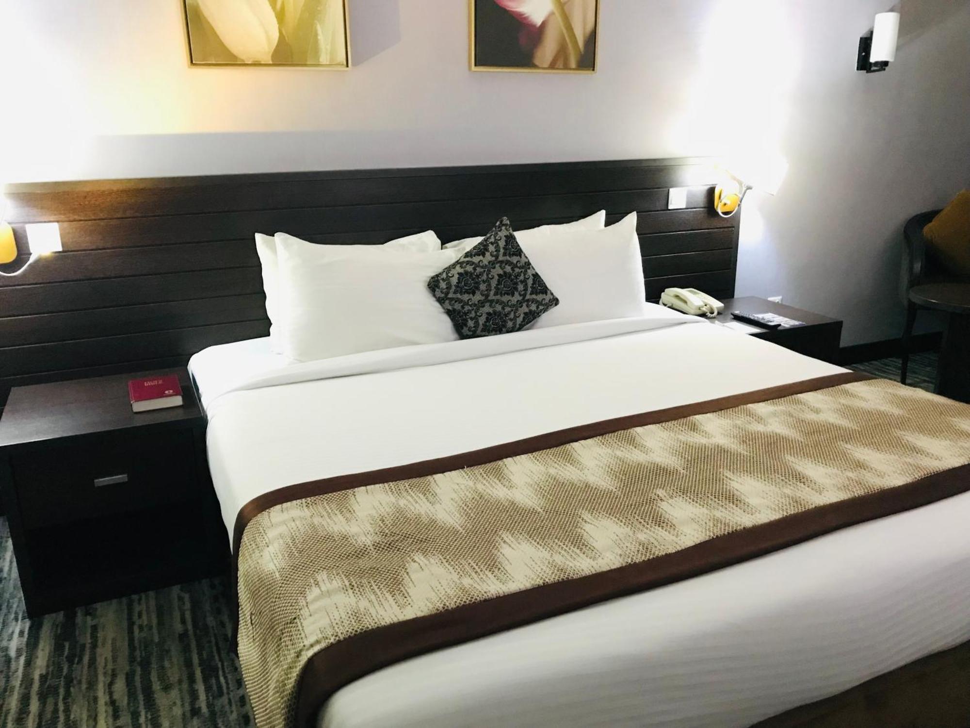 Hotel Golden Tulip Ibadan Extérieur photo