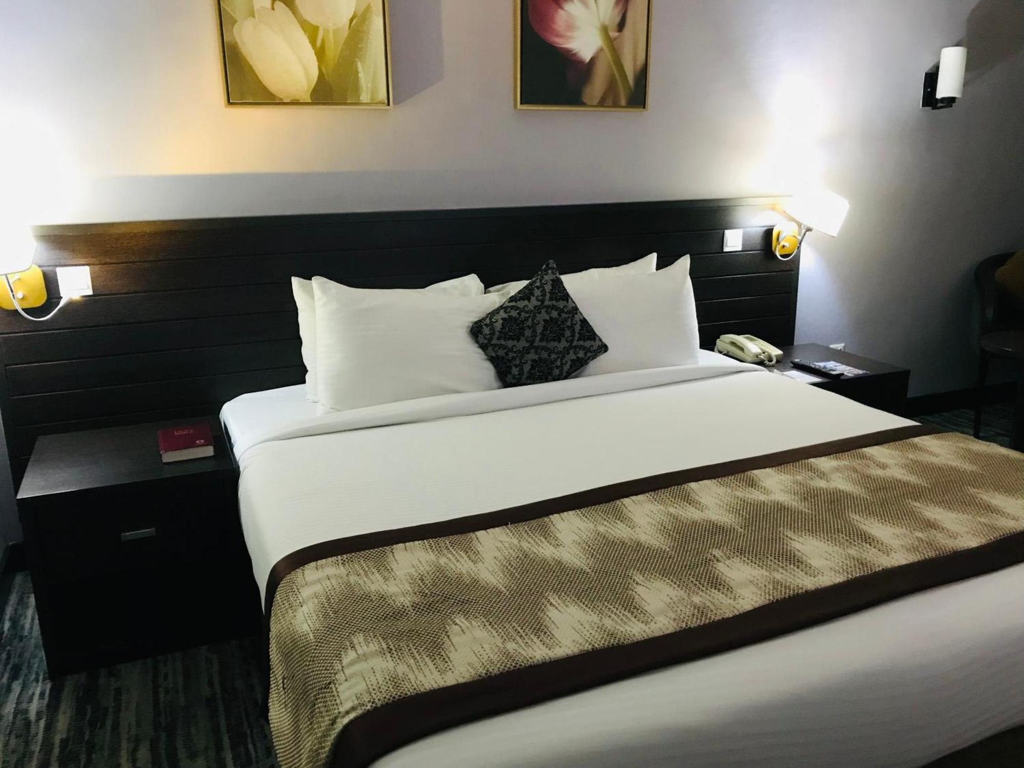 Hotel Golden Tulip Ibadan Extérieur photo