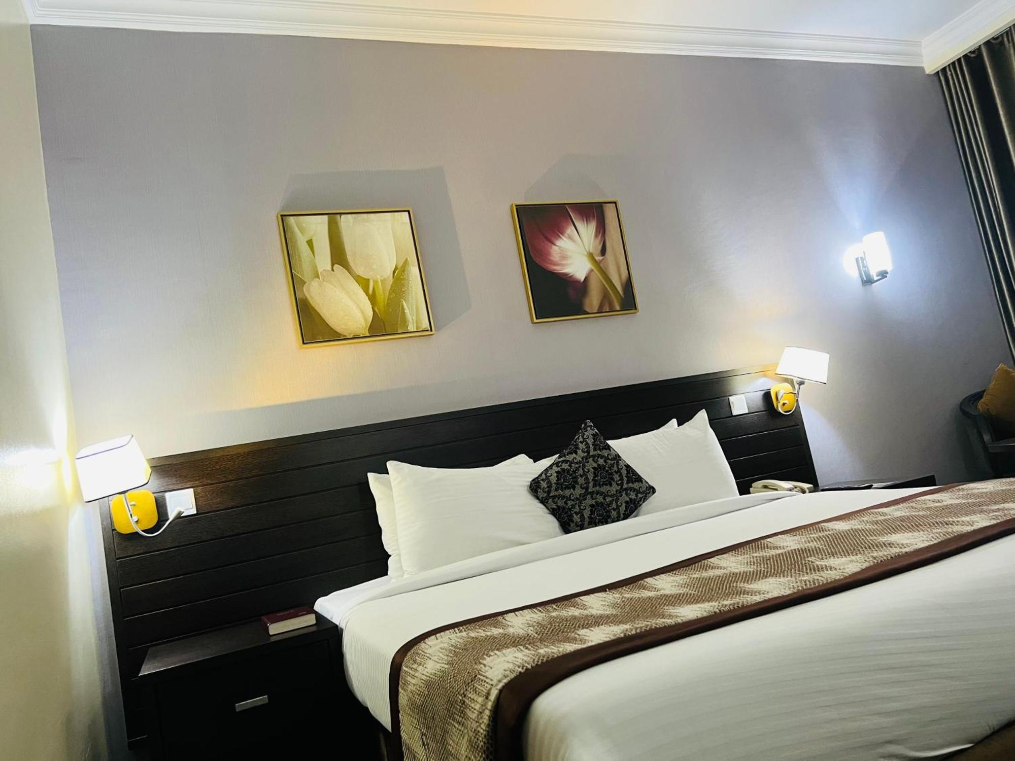 Hotel Golden Tulip Ibadan Extérieur photo