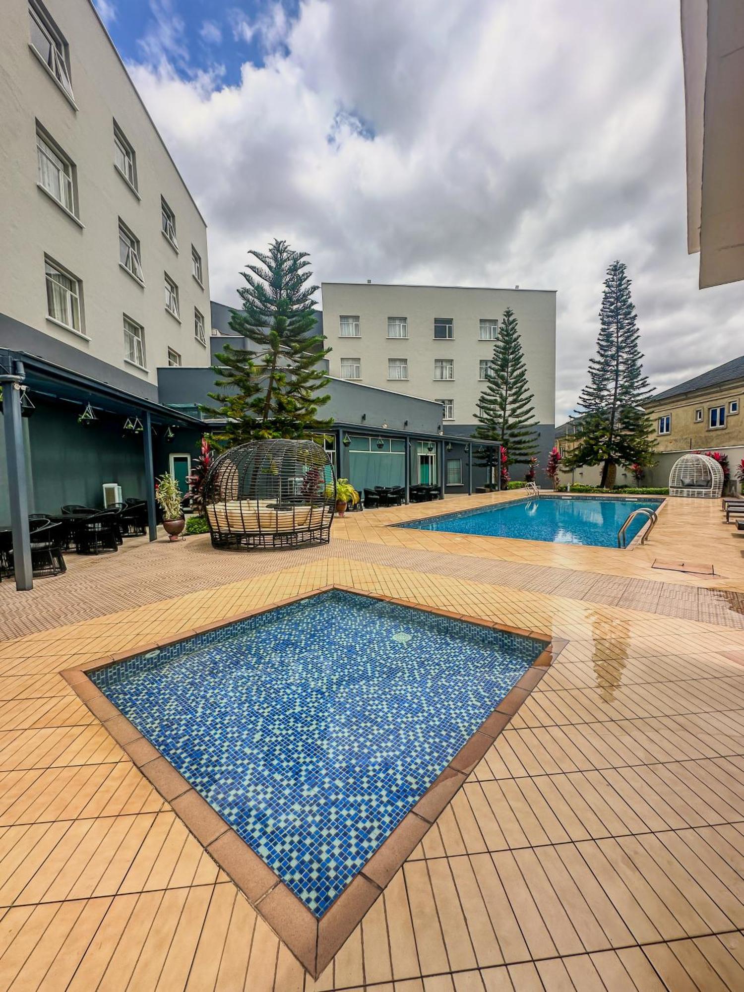 Hotel Golden Tulip Ibadan Extérieur photo
